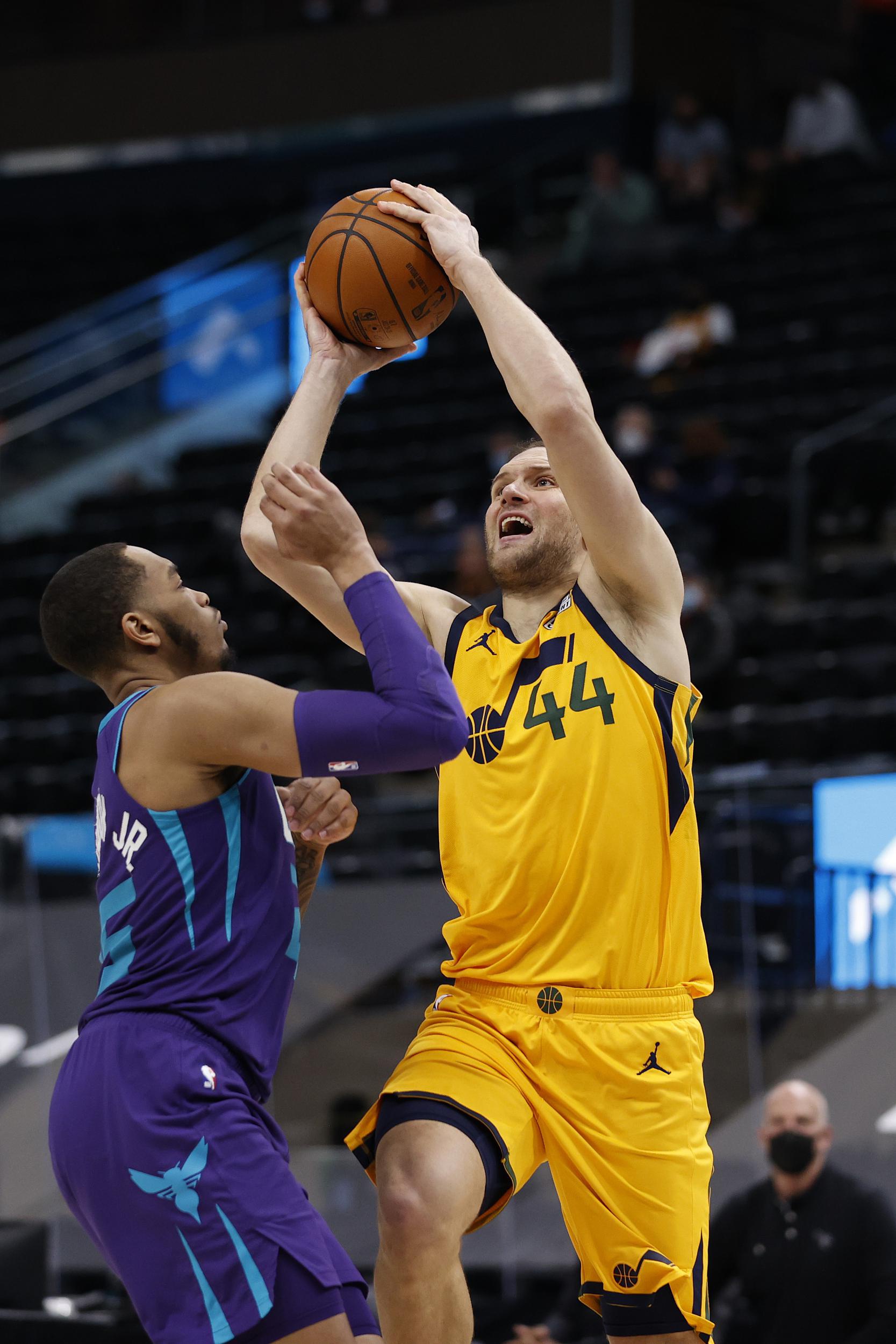 s15外围-这也行？拜仁慕尼黑再遭质疑备战意大利杯里尔今晨完成体检，犹他爵士围绕亚冠豪取连胜的简单介绍