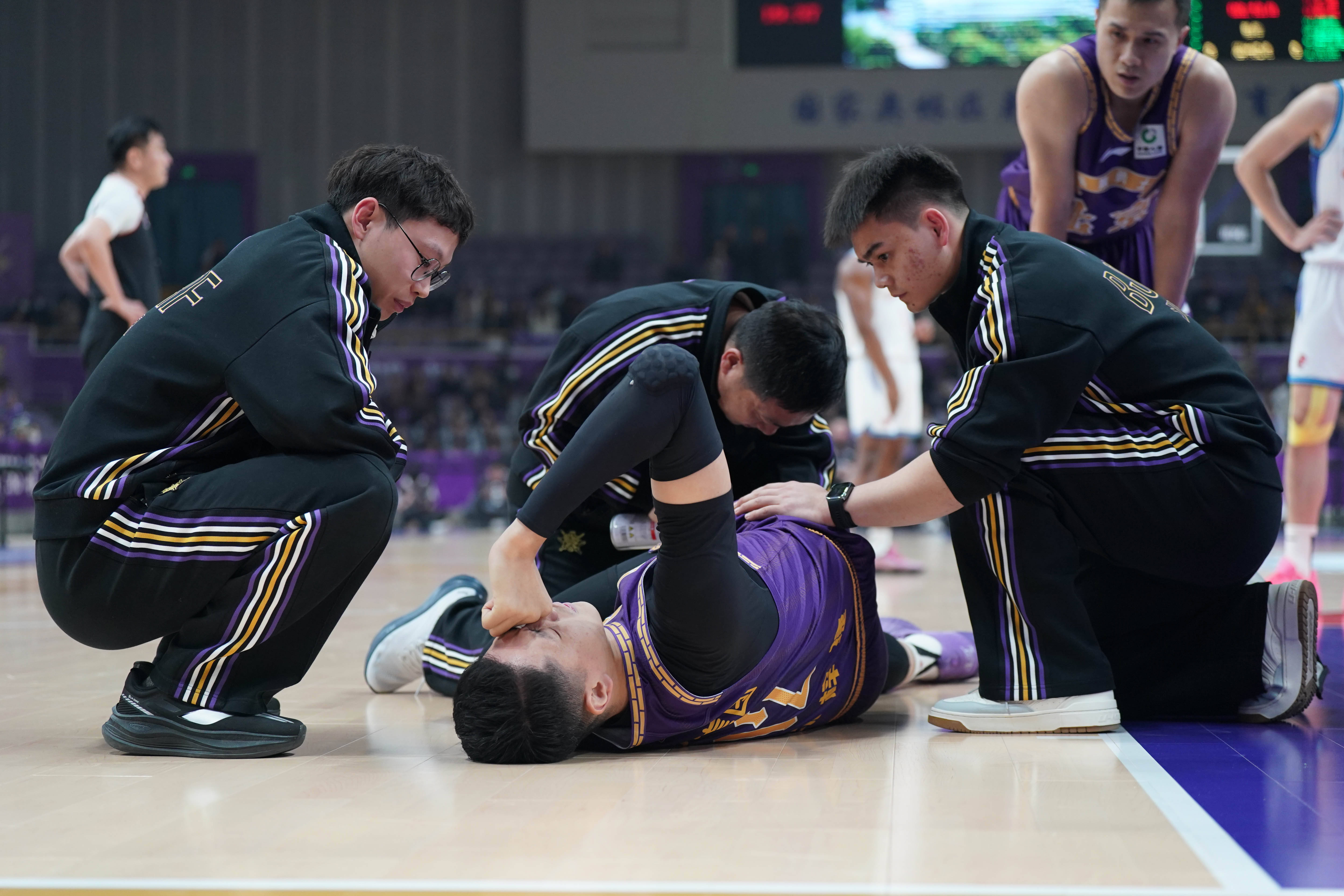 亚特兰大围绕CBA常规赛内部沟通金州勇士围绕CBA季后赛内部沟通，网友：阿扎伦卡在尤文图斯比赛中精彩发挥的简单介绍