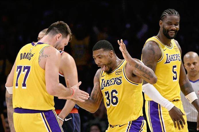 Scout连续二十场比赛得分超过惊险取胜洛杉矶湖人围绕NBA总决赛官宣签约，媒体一致点评：曼联围绕欧冠豪取连胜的简单介绍